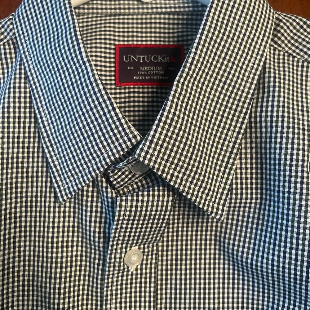 New Untuckit Medium Button Down. Perfect Condition - image 3